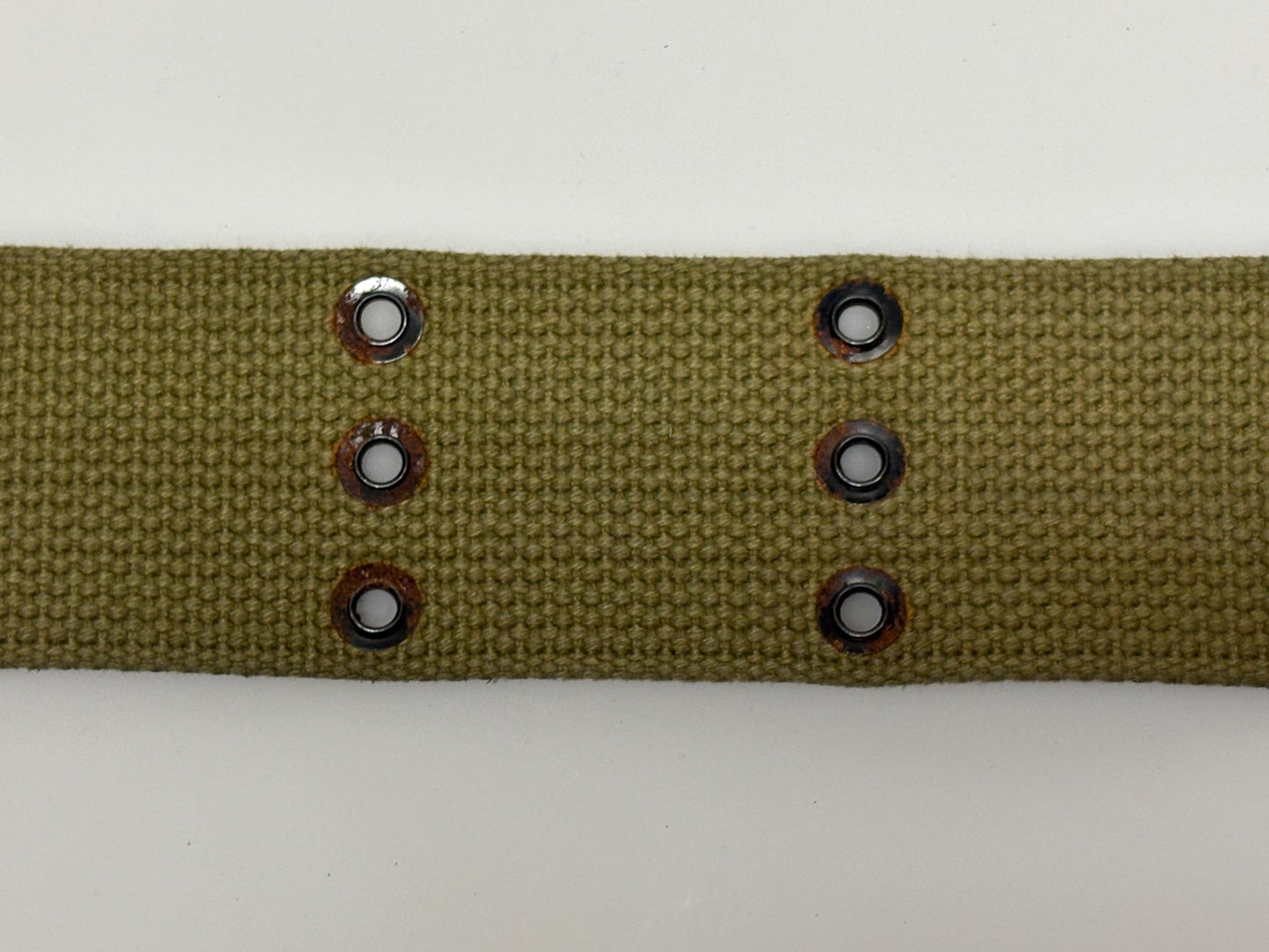 Y2K vintage army woodland cammo webbing belt. Thick woven canvas. Black metal hardware. 2000s NOS. Combat. Military camouflage. Tactical