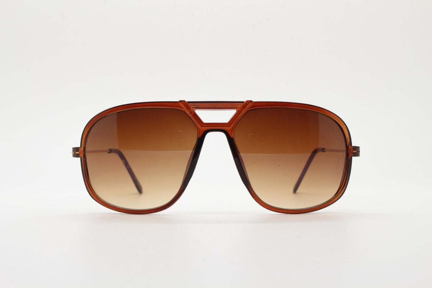 Y2K vintage square aviator sunglasses. 2000's transparent brown frame with graduating lenses and gold arms. 70s design. 00's NOS aviators