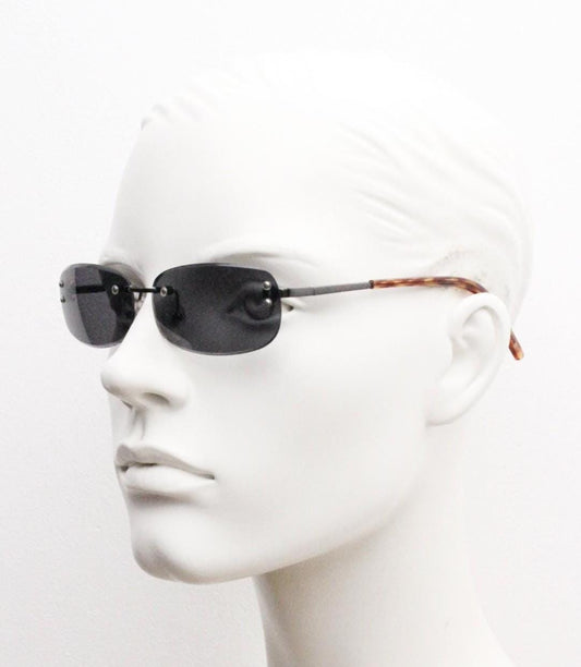 90s vintage minimal frameless sunglasses. Black rectangular lens with gunmetal grey trim and tortoise arms. Simple and effective design. NOS