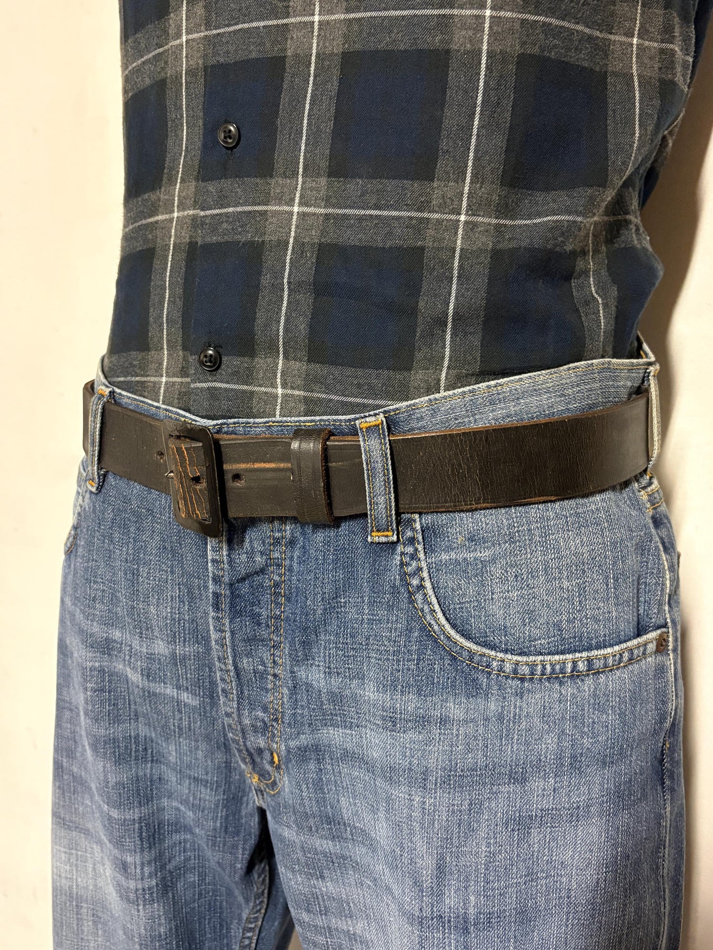 50s vintage black thick genuine leather army belt with solid metal buckle. Seamless single piece cowhide. For jeans trousers. Military NOS