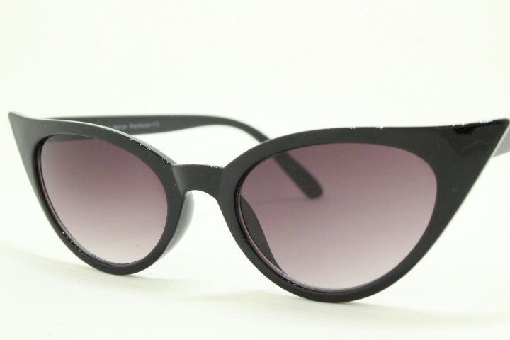 Y2K vintage pointed cat eye sunglasses. Black slender frame with graduated lenses. Womens 50s style rockabilly, pin up shades
