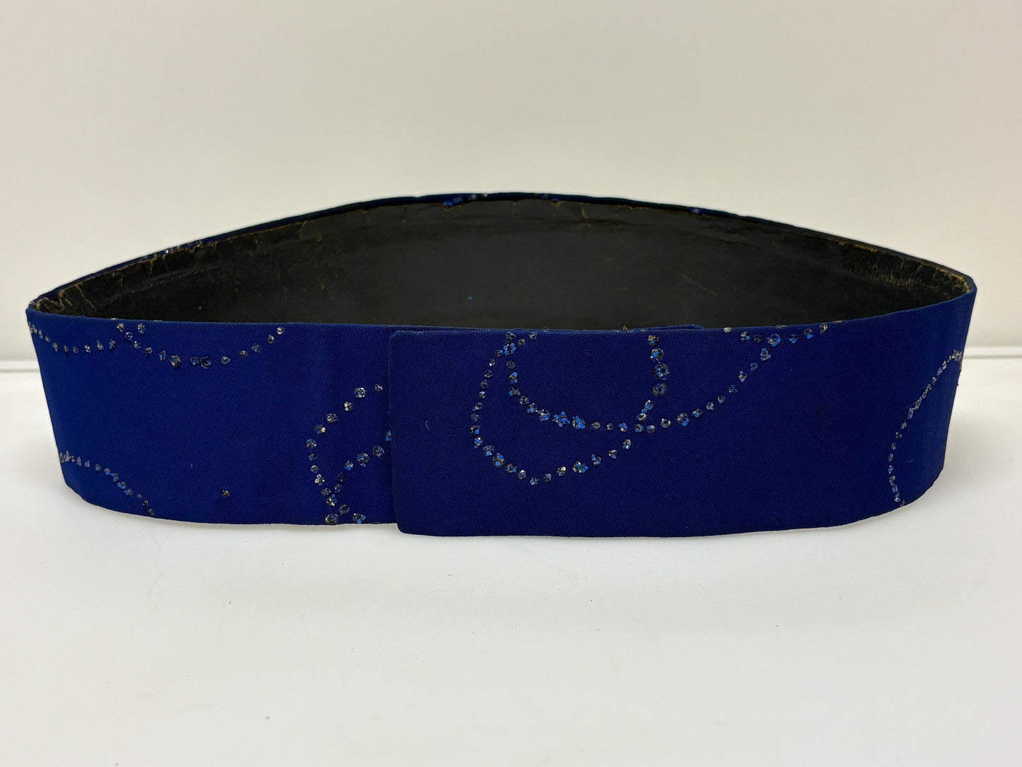 80s vintage womens hand made feature belt for a dress. Flattering V shape. Blue fabric with abstract glitter circles on a leather backing