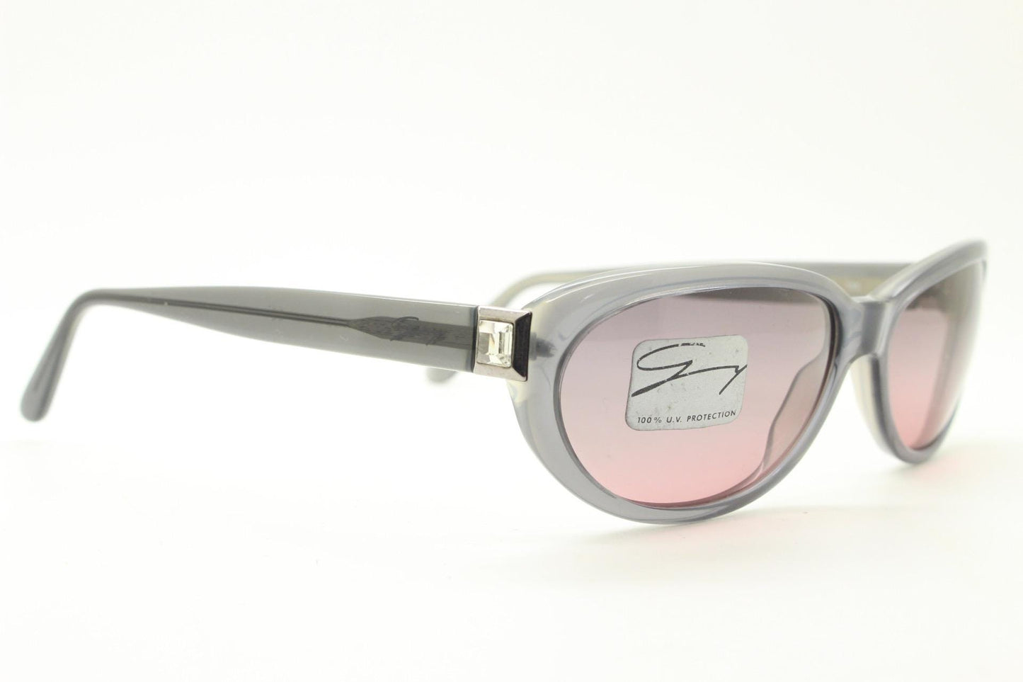 Genny 90s vintage oval cat eye sunglasses made in Italy. Transparent dark grey acetate frame with pink lenses. Womens NOS cateye. BNWT
