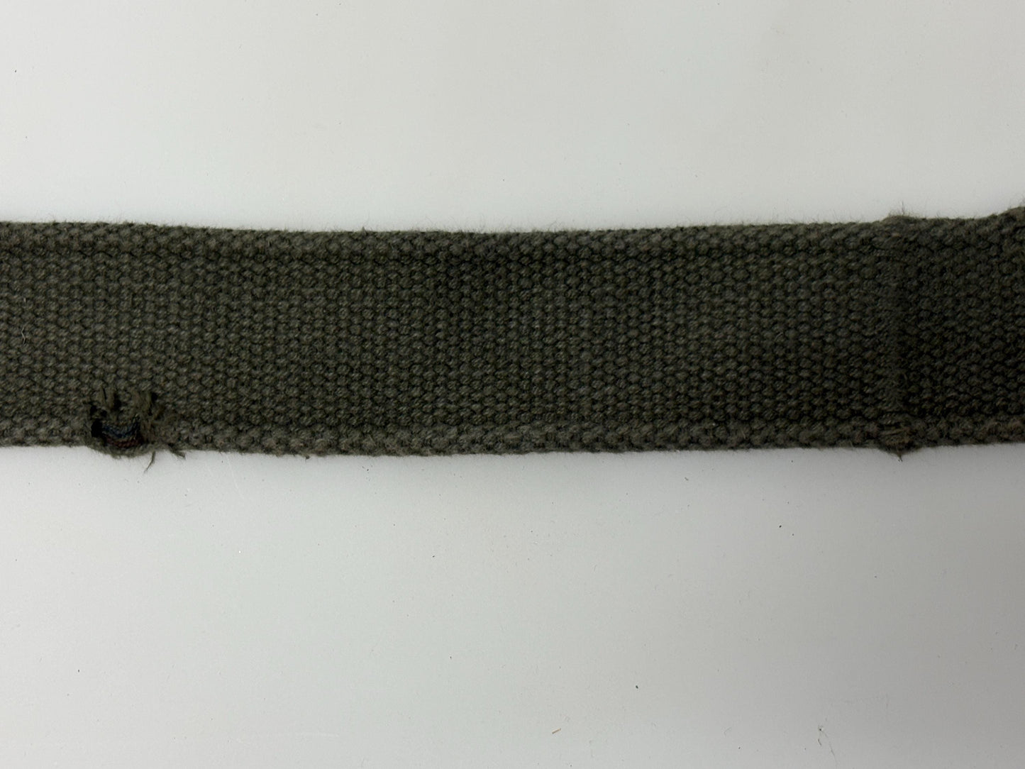 90s vintage genuine army belt. Thick woven canvas in green. Distressed look. Metal looping backwards buckle. Fully adjustable. Webbing