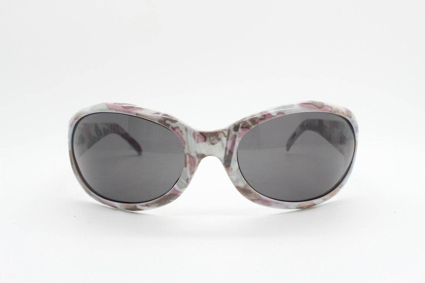 Y2k vintage curved camouflage pattern sunglasses. Wrap around bug eye 60s style shield frame with unbelievable cammo print. 2000s unused NOS