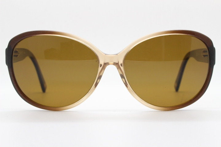 Nine West Y2K round vintage sunglasses. Brown to beige transparent ombre fade acetate frame. Womens 2000s bug eye