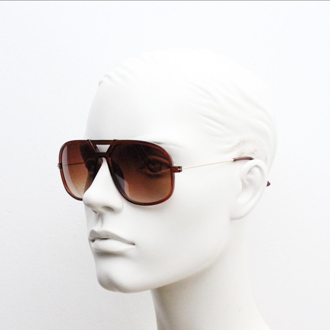 Y2K vintage square aviator sunglasses. 2000's transparent brown frame with graduating lenses and gold arms. 70s design. 00's NOS aviators