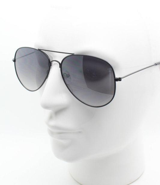 Y2K vintage aviator sunglasses. Optimal shape classic pilot aviators in black metal frame with graduating lenses. Teardrop, NOS