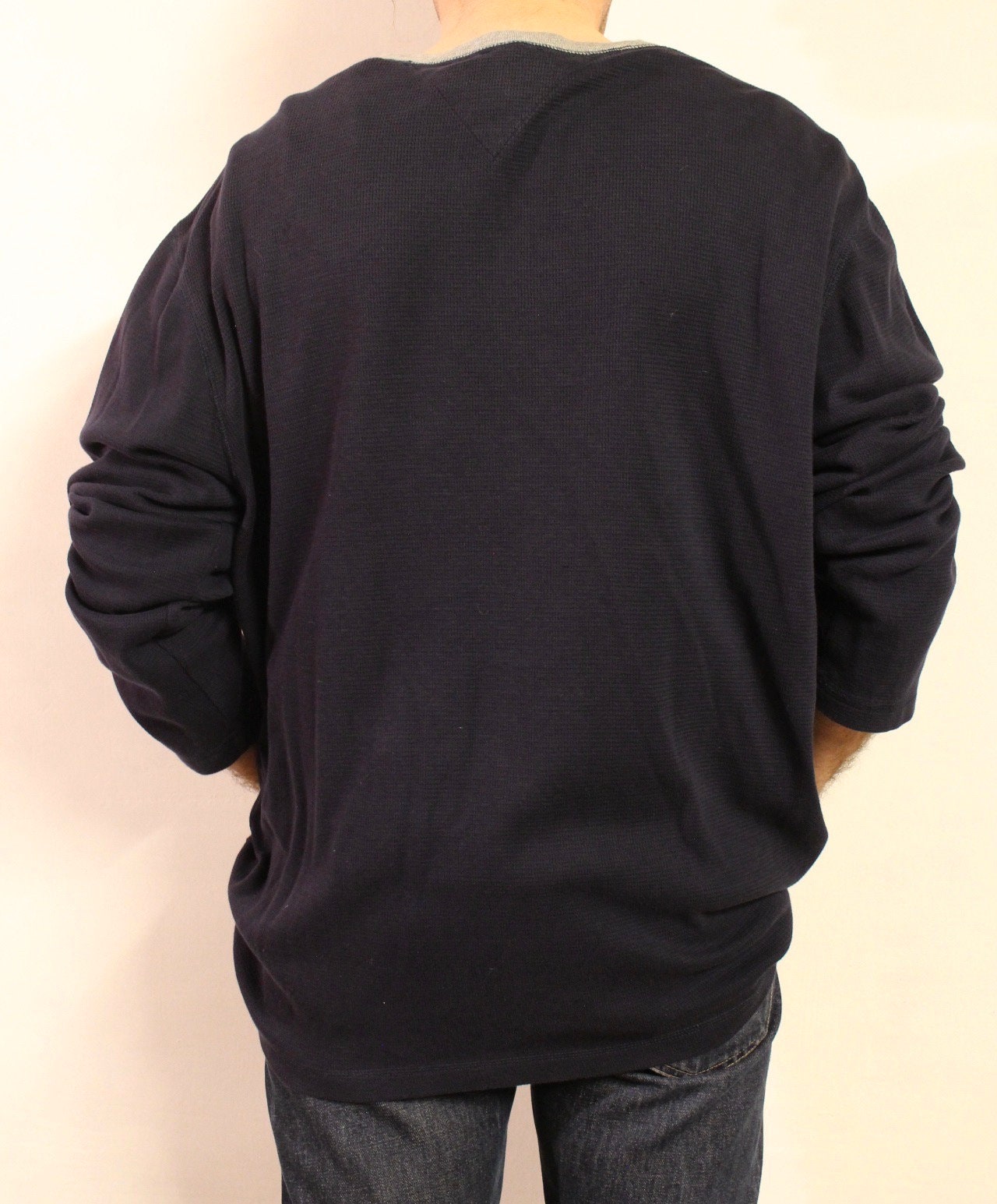 Tommy Hilfiger vintage pullover . Plain navy XL crew neck sweatshirt with big heritage crest print. Round neck oversized jumper