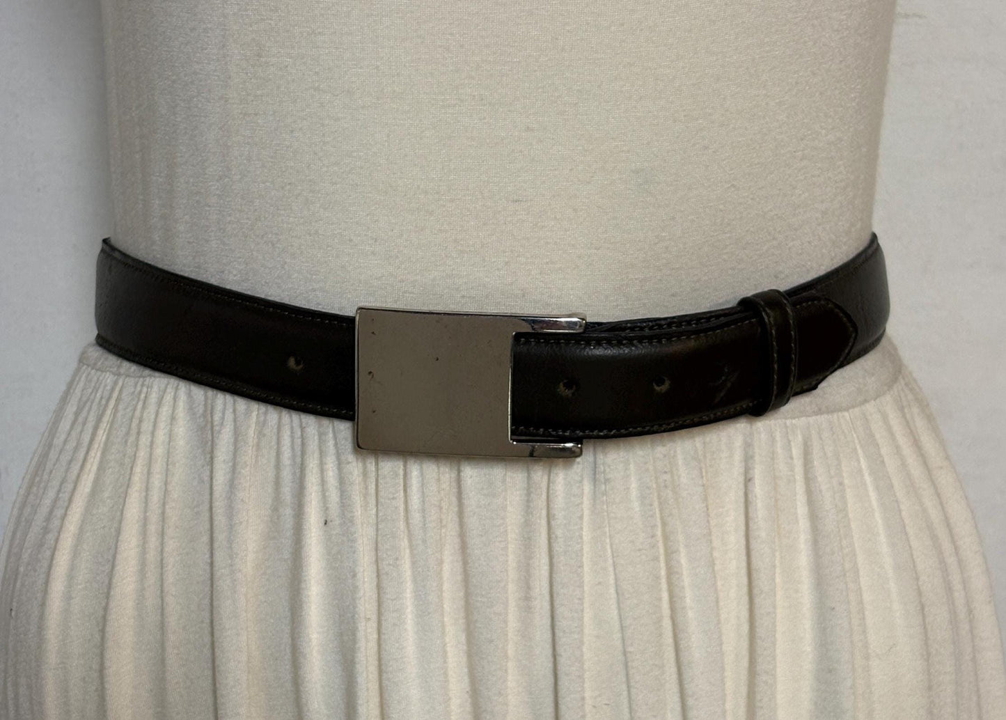 90s vintage smart trouser / jeans belt in dark green genuine leather with solid shiny chrome buckle. Made in France. NOS