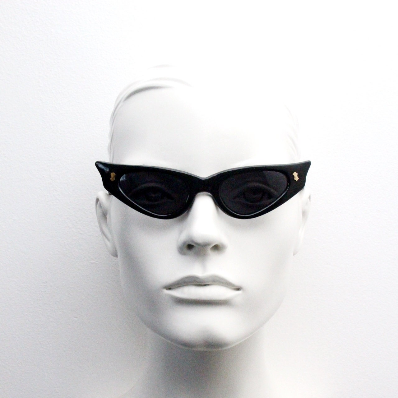 80s vintage pointed cat eye sunglasses with mind blowing flamed arms in a black slender frame. Womens 50s style rockabilly pin up. BNWT NOS