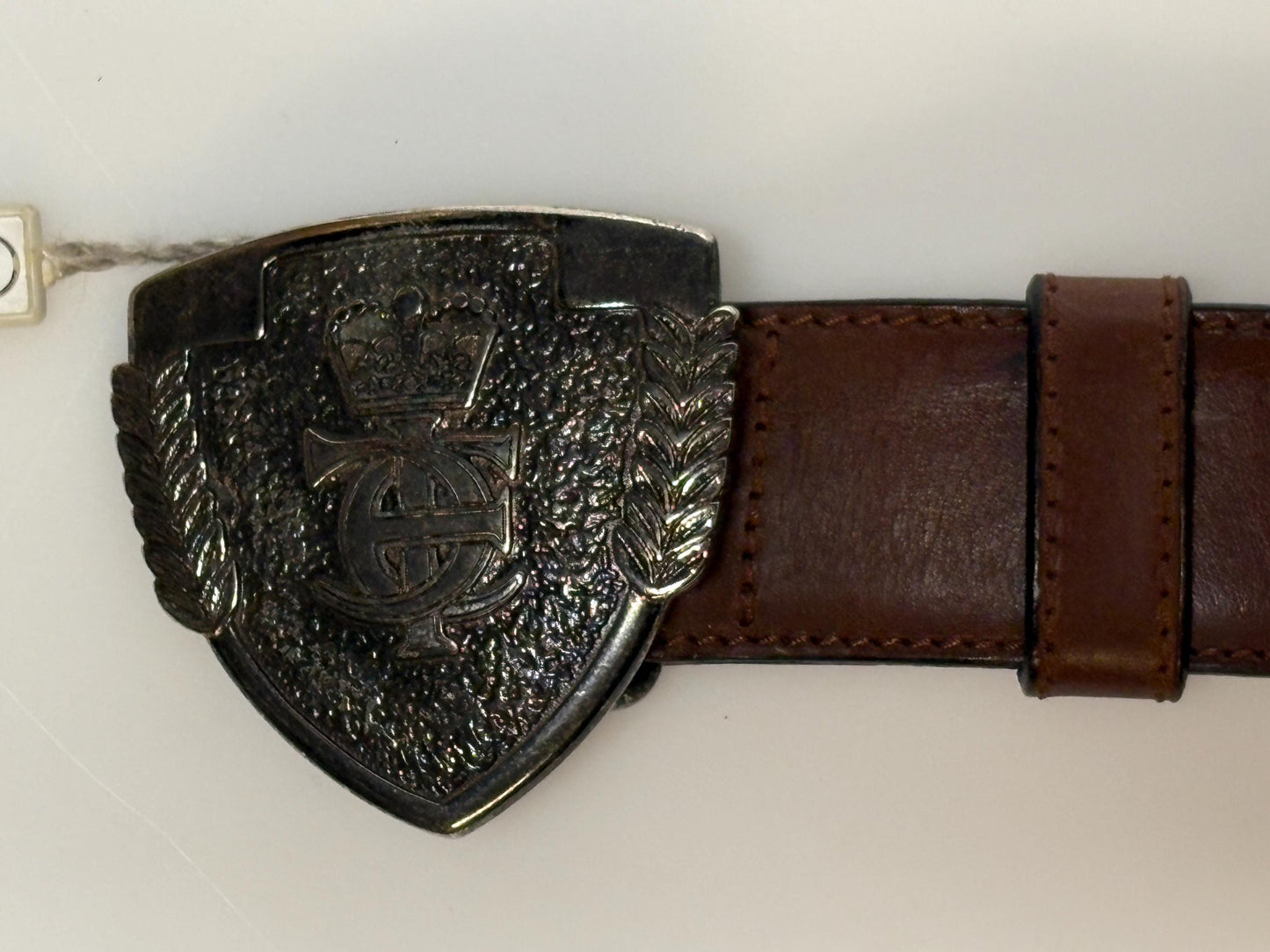 Iceberg 90s vintage belt in matt brown genuine leather with heraldic shield style buckle. For dress or jeans. Made in Italy. BNWT. NOS