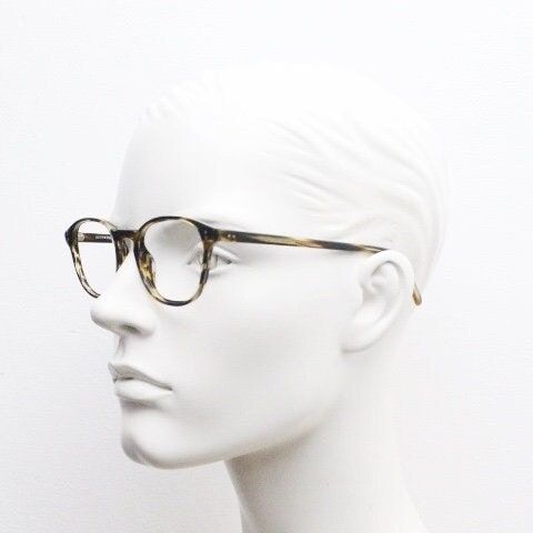 Oliver peoples keyhole bridge eye glasses hand made in Italy. Tortoise 40s design acetate optical frame. Prescription eyeglasses. Spectacles