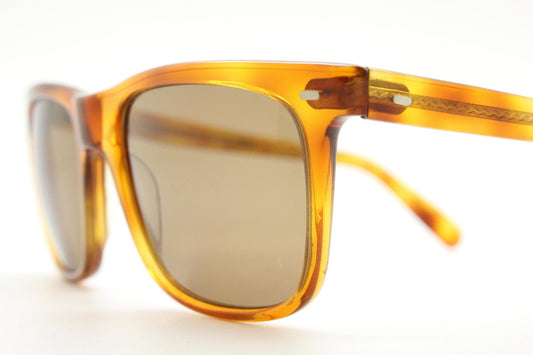 Uomo vintage 90s wayfarer design sunglasses made in Italy. All time classic format in mottled amber frame with contrasting brown lenses. NOS