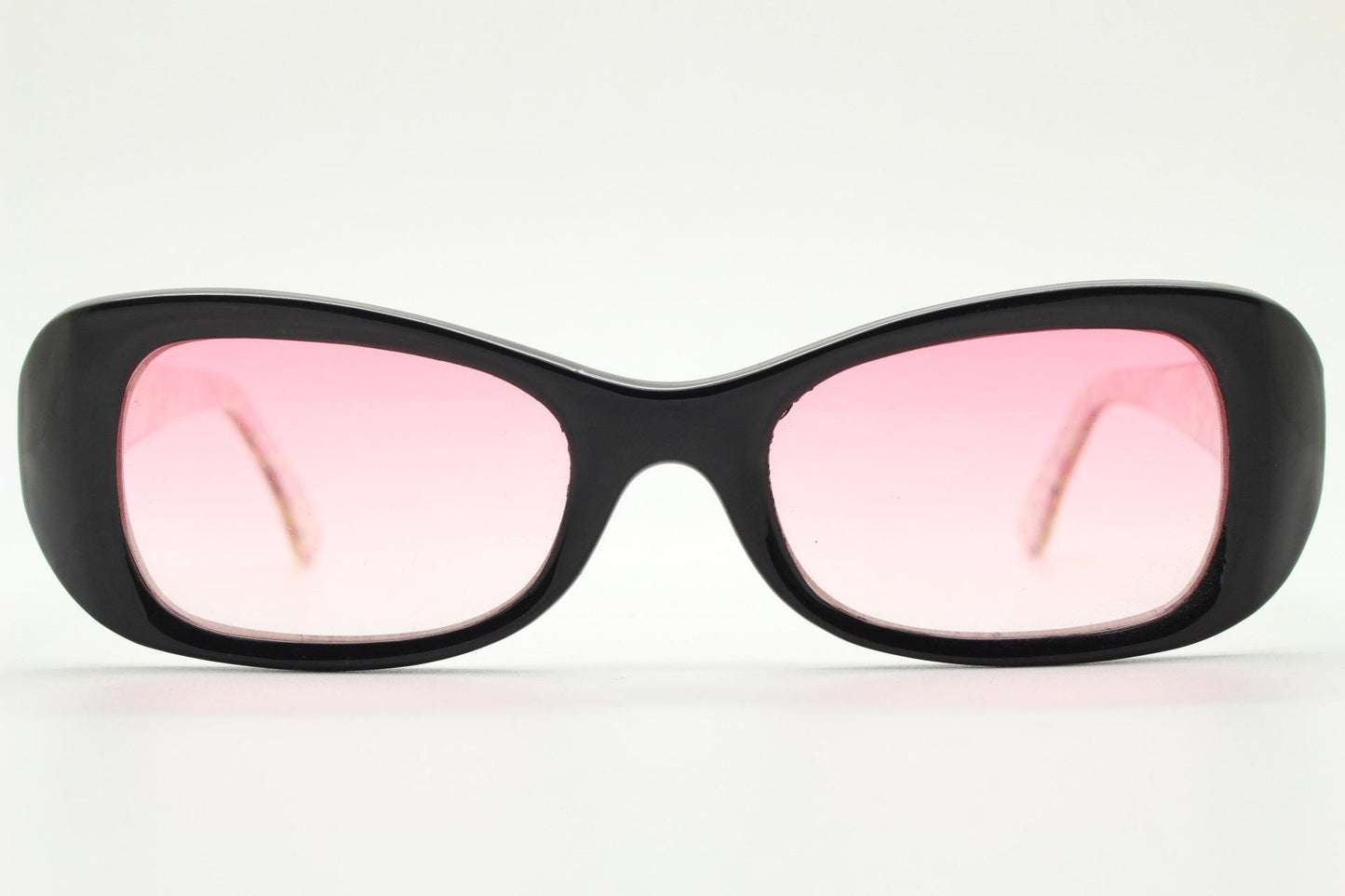 Y2k vintage rectangular cat eye sunglasses. Intense 60s style black front with pink lenses and extraordinary floral arms. 2000s NOS. BNWT
