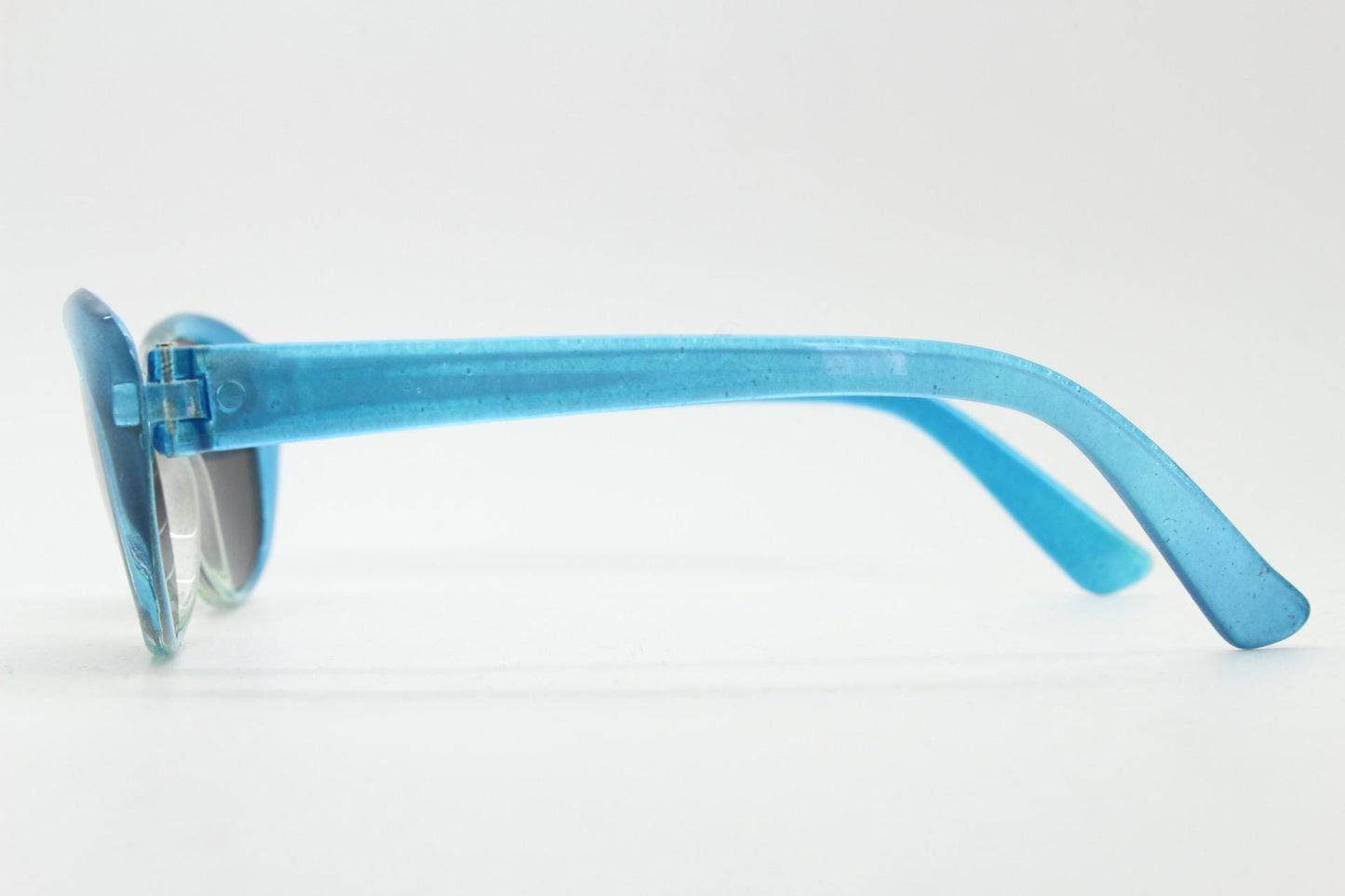 90s vintage oval cat eye sunglasses. Womens pearlised silver to aqua blue ombre fade cateye frame with contrasting dark lenses