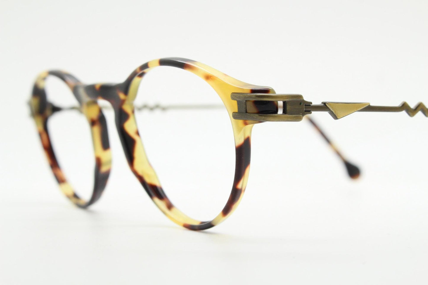 90s vintage oval eye glasses by No Limits. Honey tortoise optical frames with dynamic zig zag arms. Prescription RX spectacles. NOS