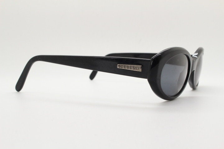 Iceberg 90s vintage oval cateye sunglasses made in Italy. Womens chunky plain black gloss acetate cat eye