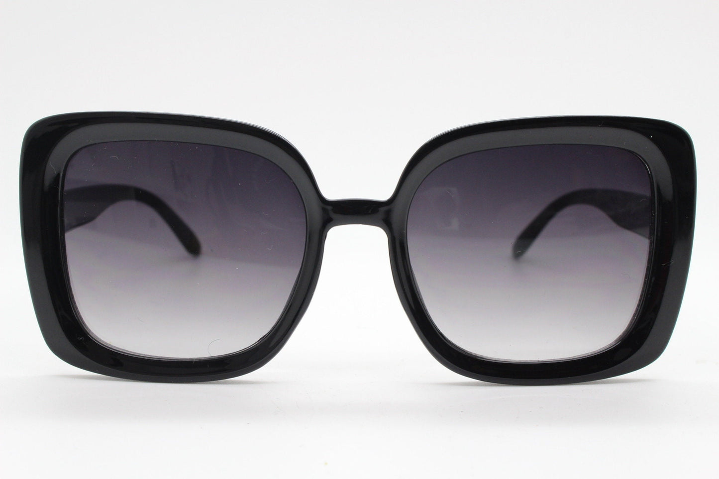Y2K vintage oversized square sunglasses. Women's thick black 70s style frame with graduating smoky lenses. 2000s BNWT