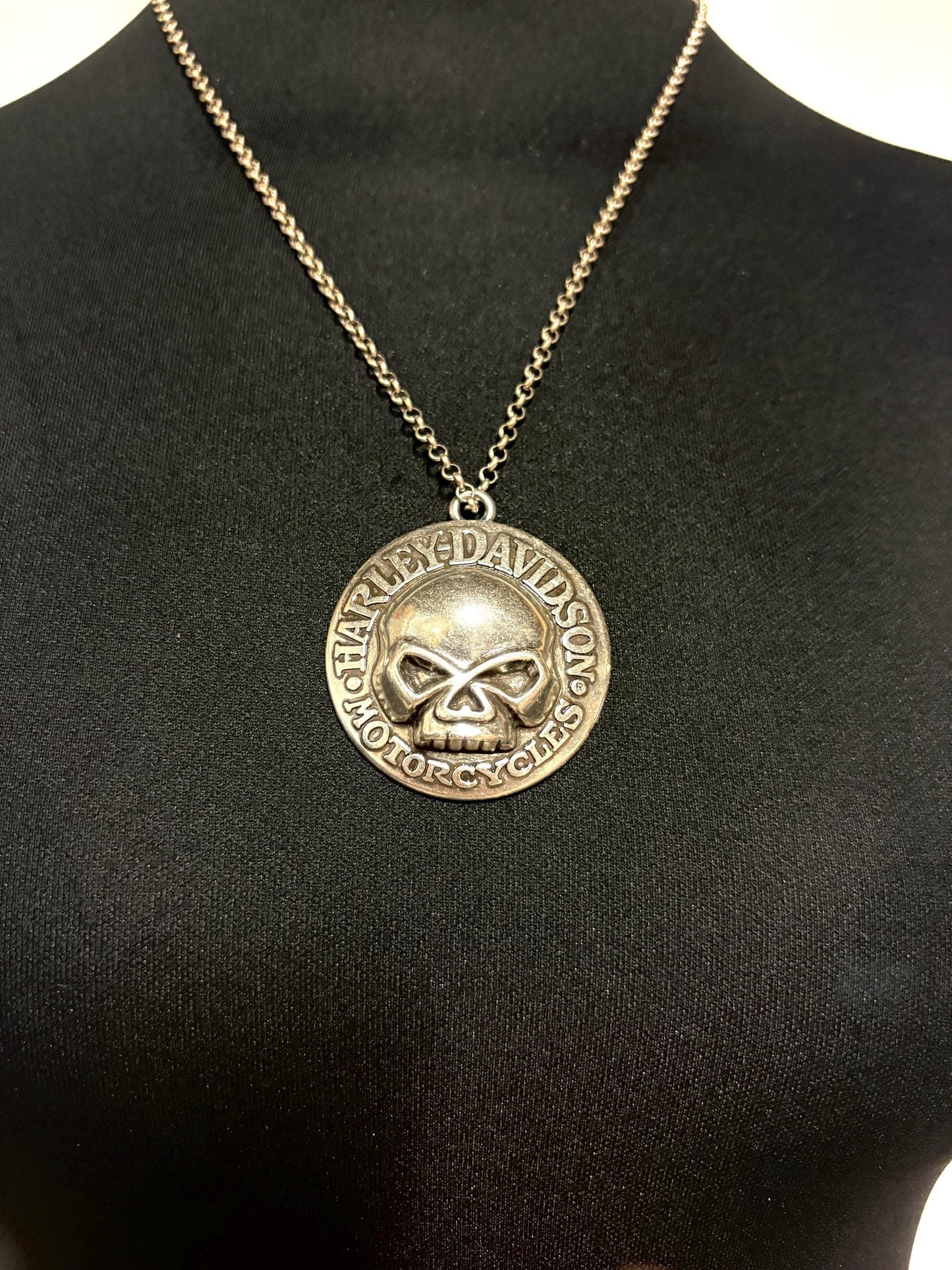 90s vintage Harley Davidson Motorcycles disc pendant necklace. Solid metal silver curved shield with standout skull on adjustable chain