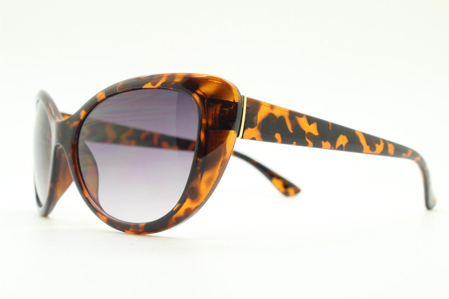 Vintage Y2K oval cat eye sunglasses. 2000s womens tortoise cateye with black graduating lenses. Rockabilly pin up. NOS catseye