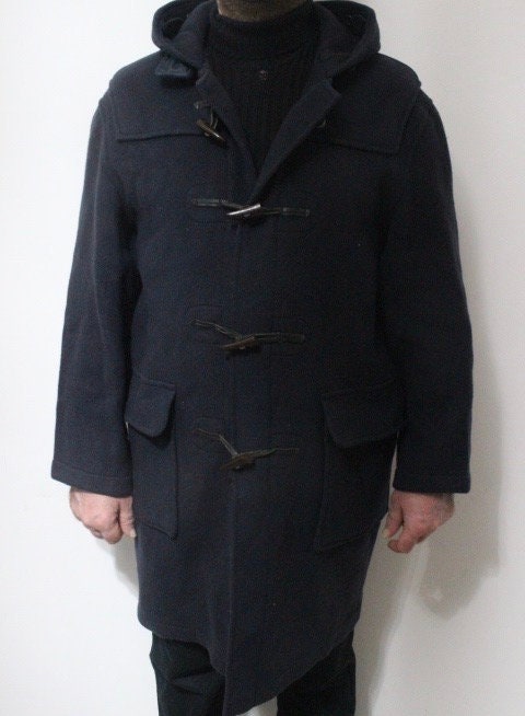 Gloverall knee length Morris wool duffle coat made in England. Buffalo horn toggles with leather loop fastenings. Clearance item -RRP450 GBP