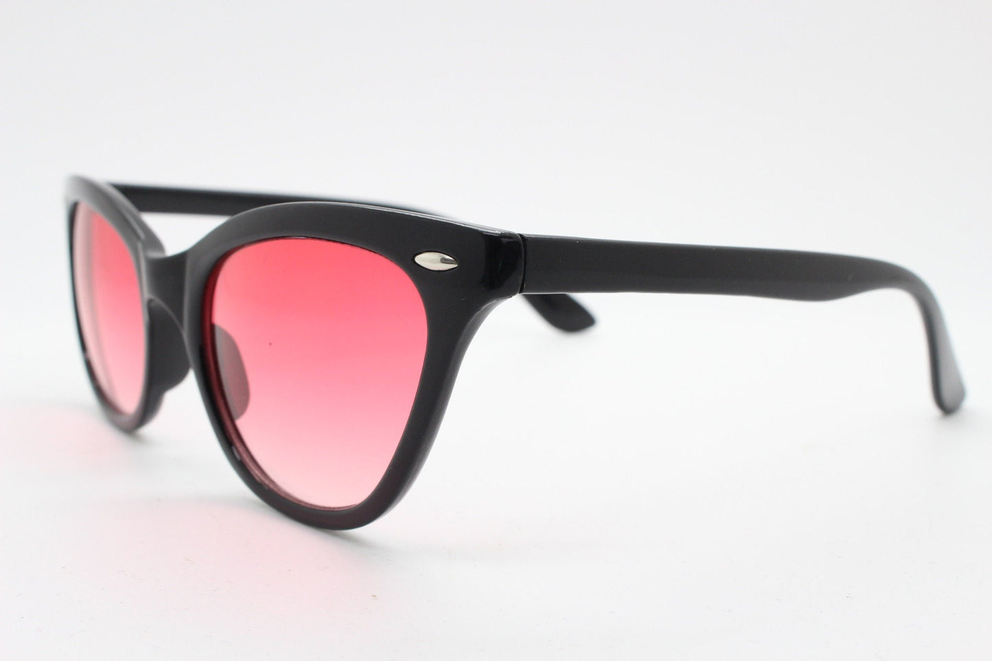 Vintage 90s pointed cat eye sunglasses. Womens black frame cateye with sizzling red lenses. 50s style rockabilly, pin up. NOS catseye