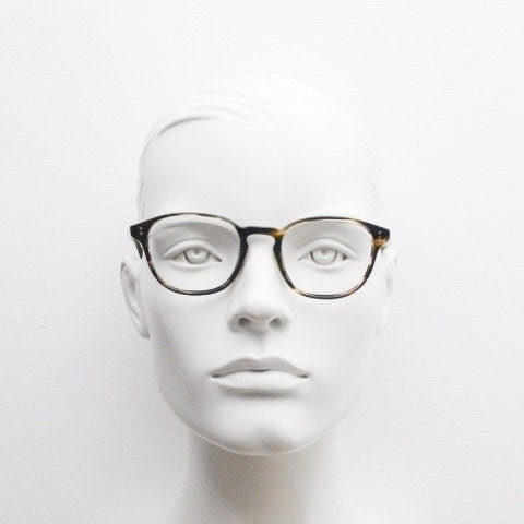Oliver peoples keyhole bridge eye glasses hand made in Italy. Tortoise 40s design acetate optical frame. Prescription eyeglasses. Spectacles