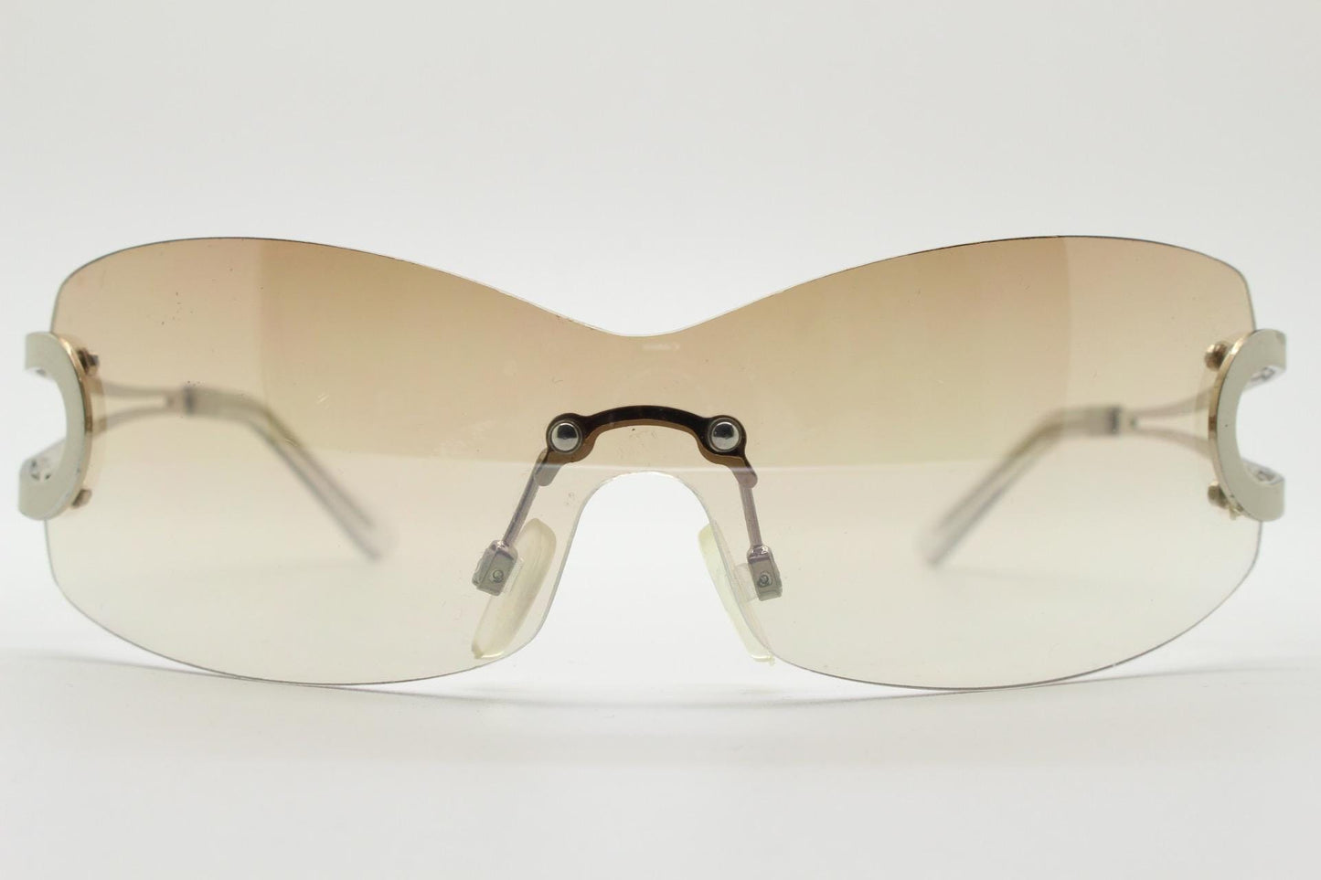 Y2K vintage visor sunglasses. 2000's brown wraparound mono lens shield design with looped chrome temples. 00s uber fashion mini mask NOS
