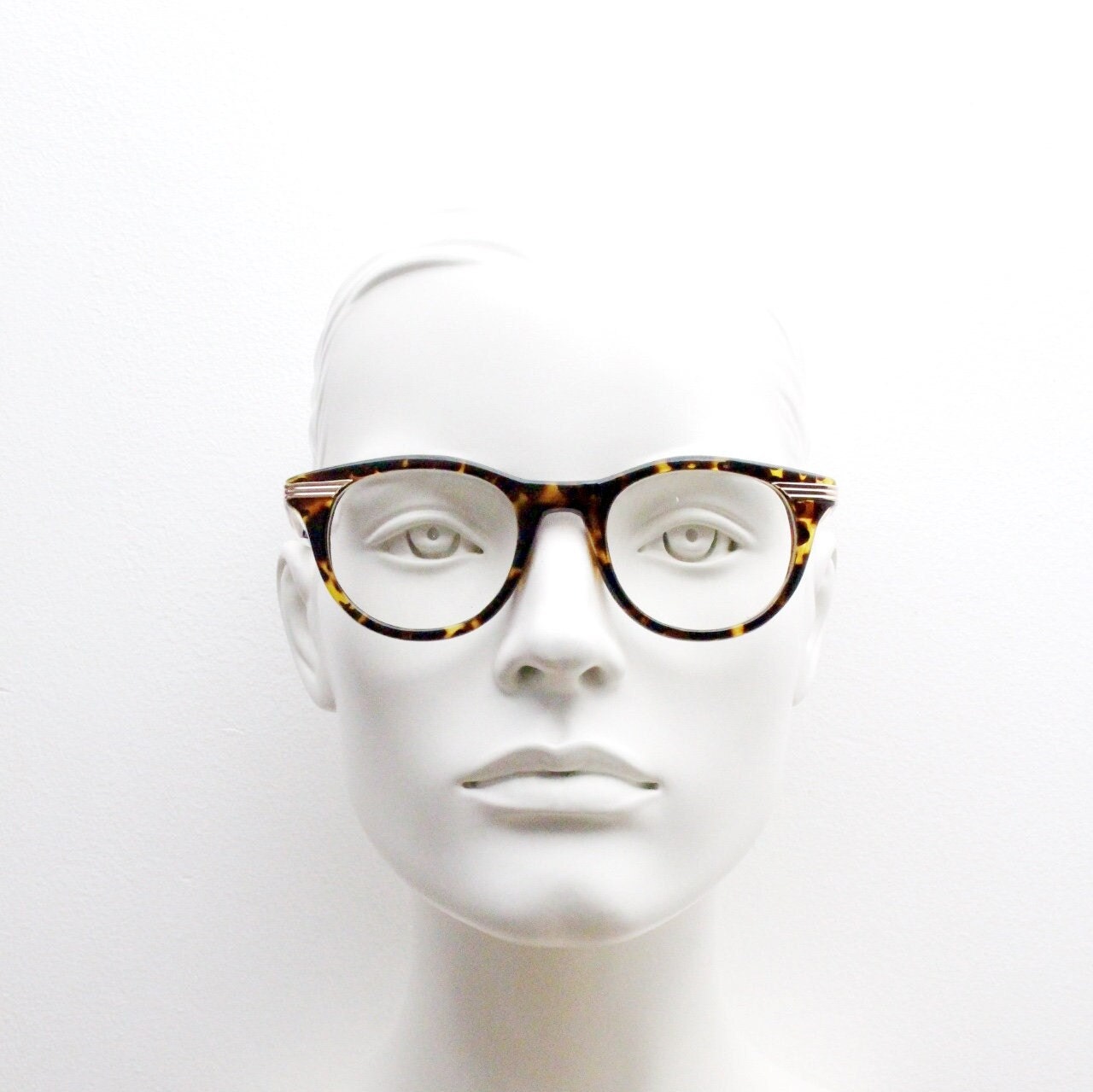 90s vintage cat eye glasses in tortoise with gold metal arms. 50s, 60s style cateye prescription optical frames. Clear lens eyeglasses. RX