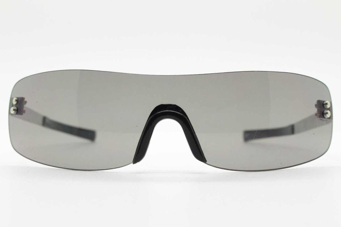Y2k wraparound shield sunglasses. Grey curved monolens with straight chrome arms and light grey lenses. 00's Cosplay mini mask. NOS