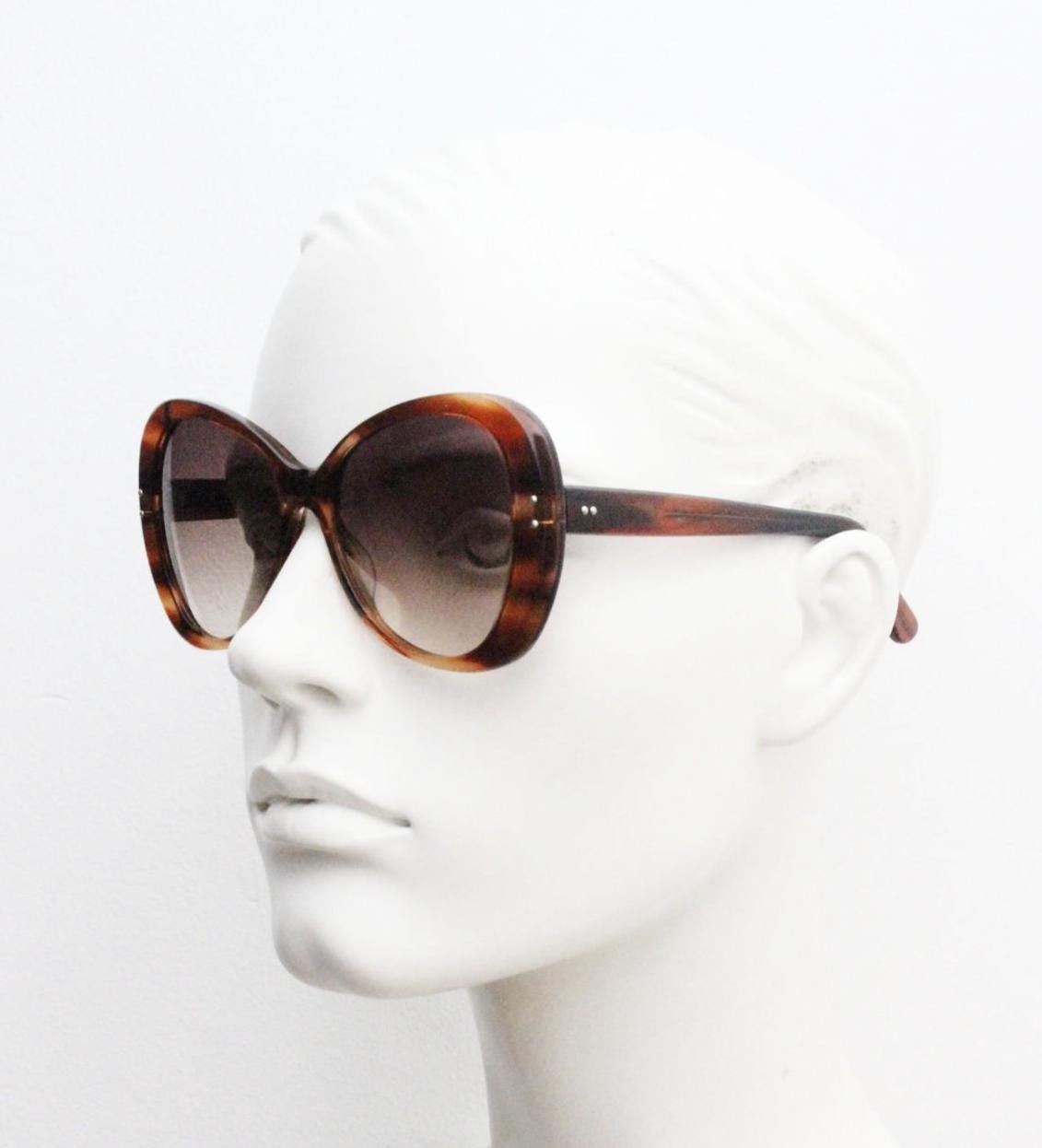 Cutler and Gross London vintage oversized butterfly sunglasses hand made in Italy. Substantial mottled brown acetate frame. Womens Y2K