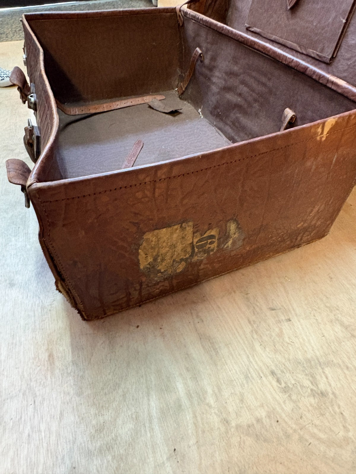 40s vintage all leather XL suitcase trunk. Coffee table. Storage, display, prop