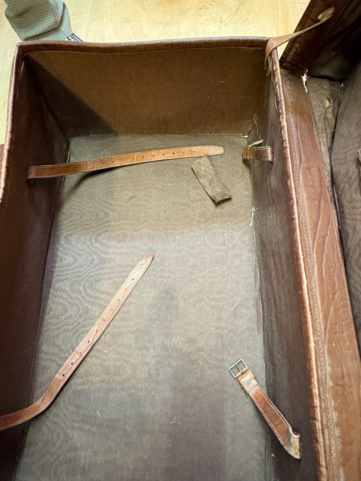 40s vintage all leather XL suitcase trunk. Coffee table. Storage, display, prop